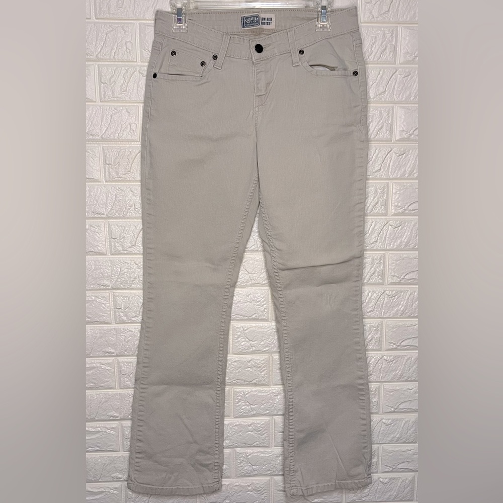 Signature Levi Straus & Co. Misses Size 4 Medium Low Rise Bootcut Khaki Pants